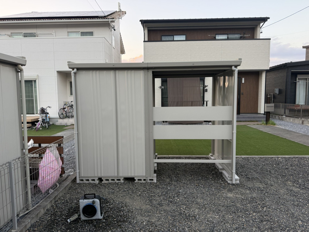 タクボ物置「ミスターストックマンプラスアルファ　TP-2815」を施工しました。収納スペースをしっかり確保できる使い勝手の良い物置です。